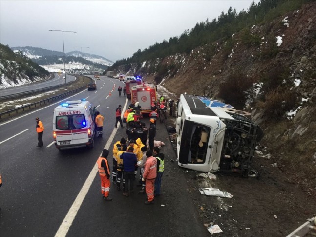 Ankarada Yolcu Otobüsü Devrildi