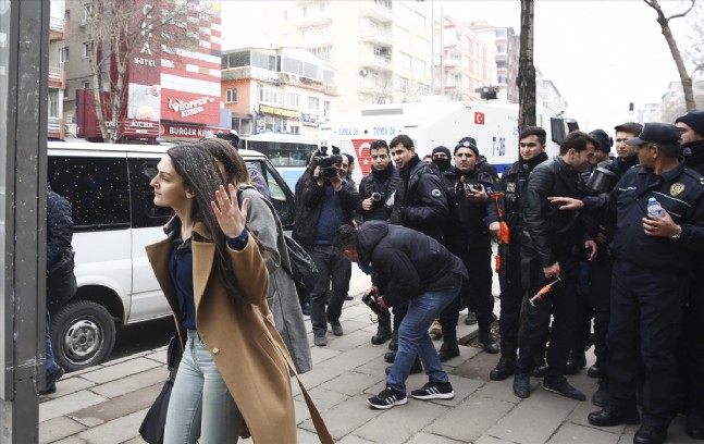 KHK Protestosuna Polis Müdahale Etti