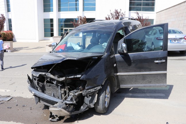 Kılıçdaroğlu'nun Konvoyunda Kaza