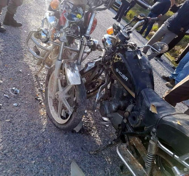 Aynı İş Yerinde Çalışan Kardeşler Motosikletle Kafa Kafaya Çarpıştı: 1 Ölü 1 Yaralı