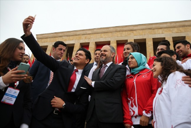 Gençler Ata'nın Huzurunda