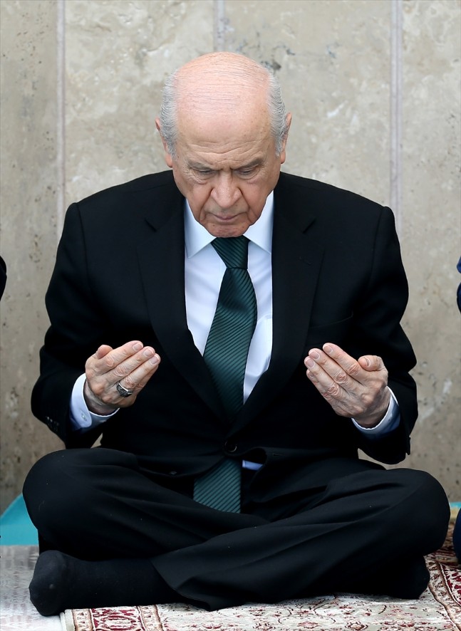 Bahçeli'den Şehitlere Dua