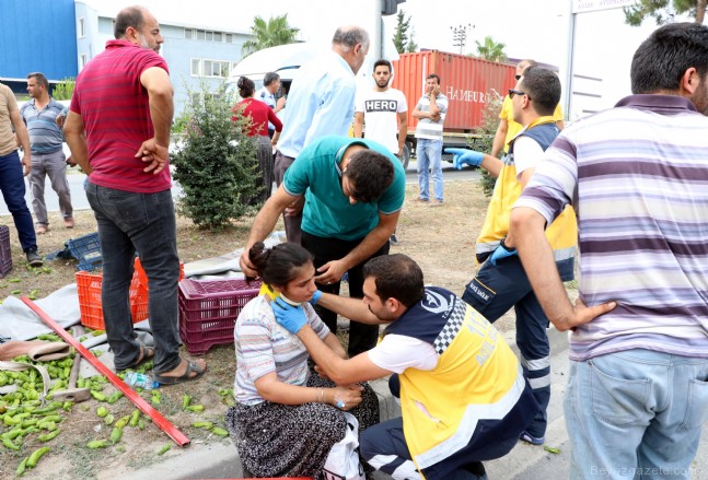 Kamyonet tıra çarptı: 3 ölü, 5 yaralı