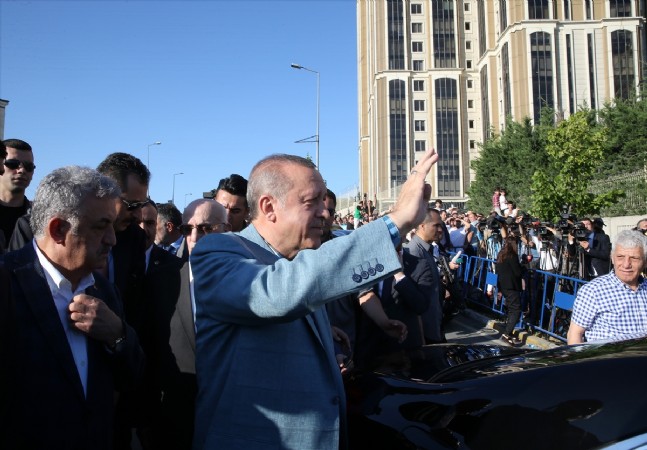 Cumhurbaşkanı Recep Tayyip Erdoğan, Bayram Namazını Ataşehirdeki Mimar Sinan Camisinde Kıldıktan Sonra Gazetecilere Açıklamalarda Bulundu
