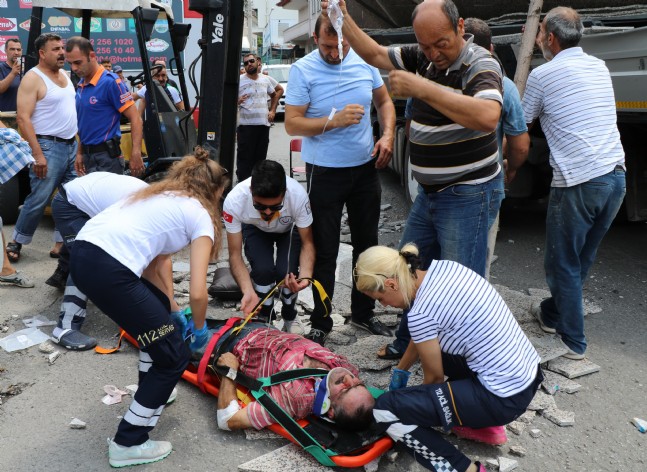 Mermer yüklü tırın dorsesinde inanılmaz kaza