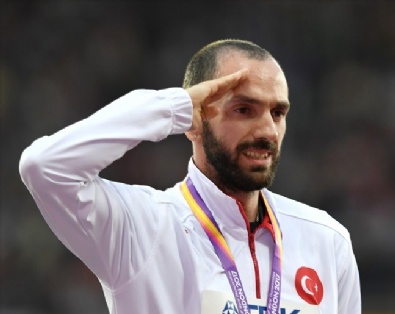 milli atlet - Ramil Guliyev Altın Madalyasını Törenle Aldı