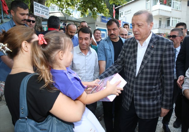 Cumhurbaşkanı Erdoğan Tarabya'da vatandaşlarla bayramlaştı