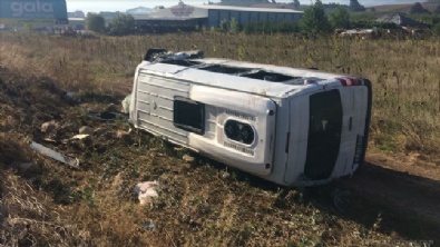 saglik ekipleri - Bursa’da minibüs ile kamyonet çarpıştı: 7 kişi öldü