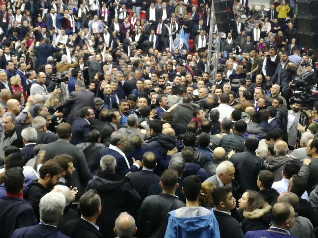 CHP İzmir İl Kongresi'nde Kavga