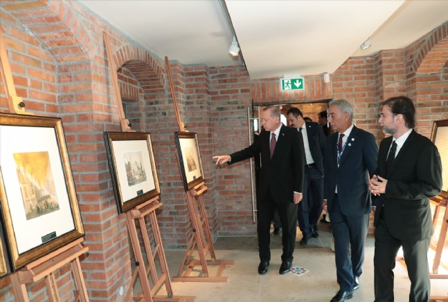 Erdoğan Macaristanda Gül Baba Türbesini Açtı