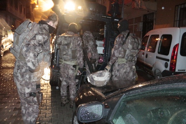 İstanbulda 32 Adrese Narkotik Operasyonu: 40 Gözaltı