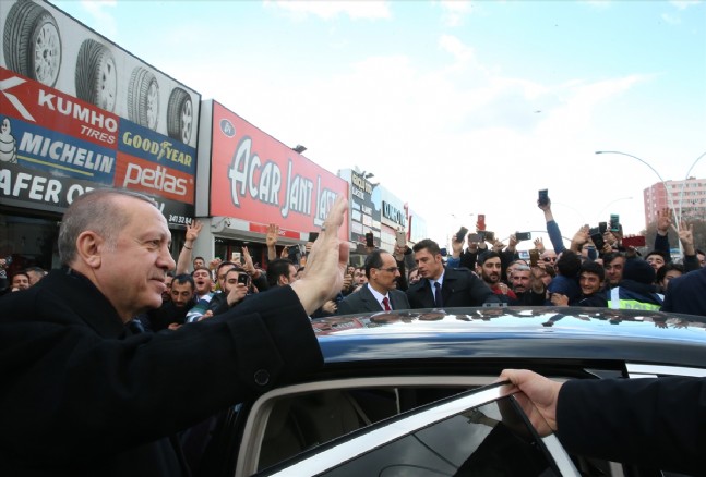 Cumhurbaşkanı Erdoğan'dan esnafa sürpriz ziyaret
