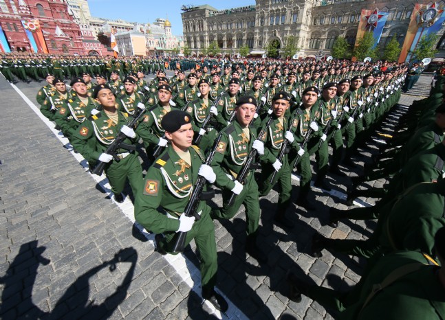 Rusya'dan Zafer Bayramı'nda Gövde Gösterisi
