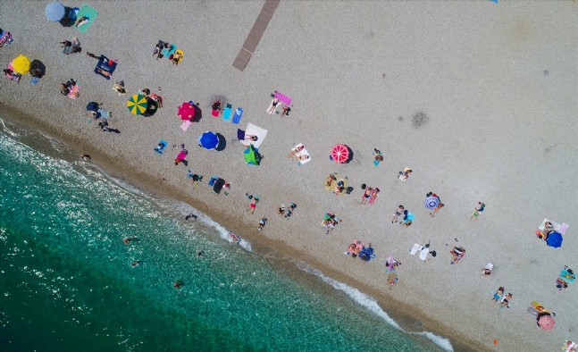 Antalya'da Güneşli Havada Deniz Keyfi