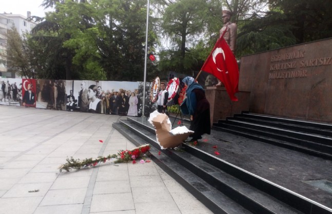 CHP Ve HDP'nin 19 Mayıs Çelengine Tepki