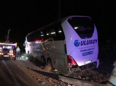 saglik ekipleri - Afyonkarahisar'da trafik kazası, 2 ölü 3 yaralı