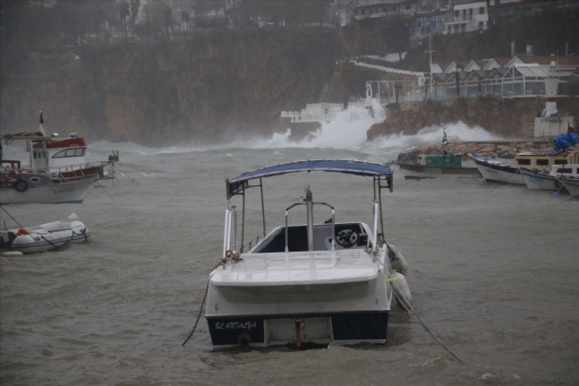 Antalyada Yeniden Hortum Oluştu