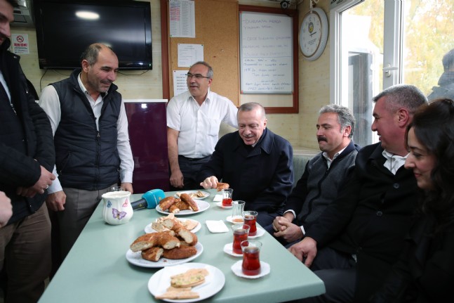 Cumhurbaşkanı Erdoğan, Taksi Durağında Çay İçti