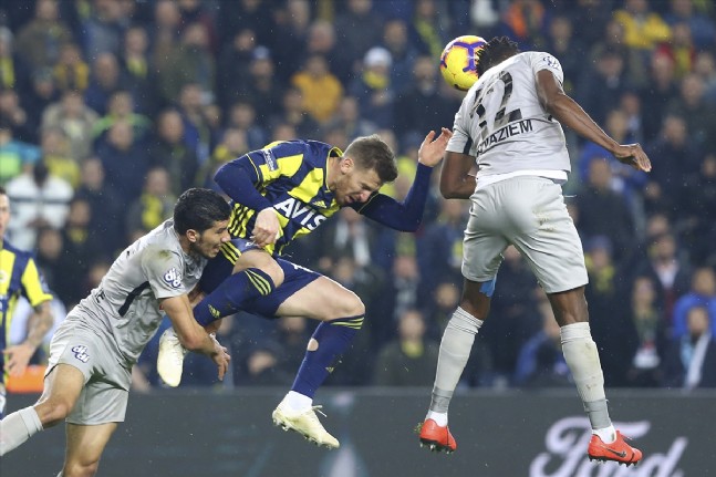 Fenerbahçe, Zorlu Rize Maçını Kazandı