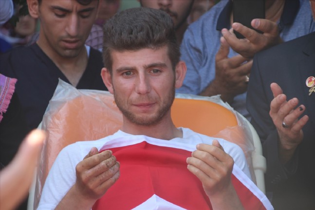 İki Bacağını Kaybeden Gaziyi Yüzlerce Kişi Karşıladı