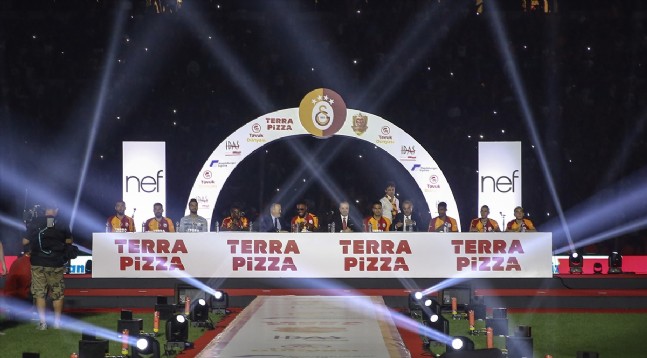 Galatasaraydan Görkemli İmza Töreni