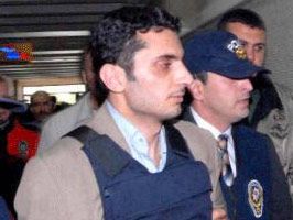 Alparslan Arslan deliyi oynuyor