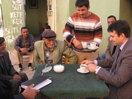 ERCAN ATEŞ - Kaymakam makamını sokağa taşıdı