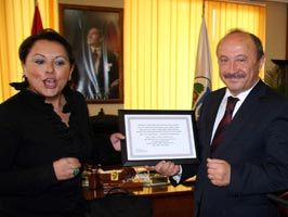 HAYVAN HAKLARı FEDERASYONU - Zonguldak Belediye Başkanı'na teşekkür belgesi