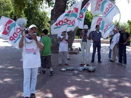 Açılıma destek vermeyen ilçe teşkilatı feshedildi