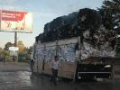 Kağıt yüklü kamyon alev aldı