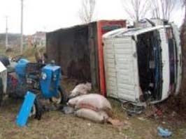 Konya'da kamyon devrildi: 28 yaralı
