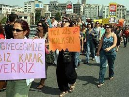 KADIN CİNAYETLERİ - Kadınlardan tahrik indirimine protesto!