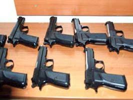 Yol kontrollerinde ruhsatsız silah yakalandı