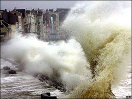 Karadeniz'de şiddetli fırtına uyarısı