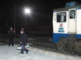 5 tren bin 200 yolcuyla bekliyor