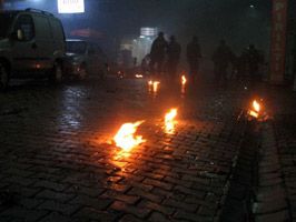 PKK sempatizanları İstanbul'da polise saldırdı