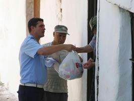 Selçuk'ta gıda yardımı