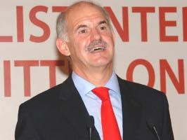 Papandreu: Kıbrıs konularına öncelik tanımalı