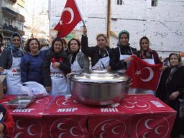 MHP'li kadınlardan aşure ikramı
