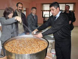 EDIBE ŞAHIN - Tunceli Belediyesi aşure dağıttı