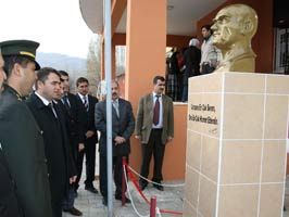 METIN ESEN - Van'da Atatürk büstü açılışı