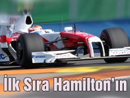 Formula 1'de Hamilton ilk sırayı kaptı