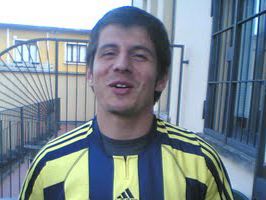 DAUM - Emre'ye Sarı-Kırmızı forma!