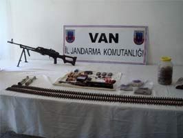 Van Başkale'de PKK'ya ait silah ve patlayıcı ele geçirildi