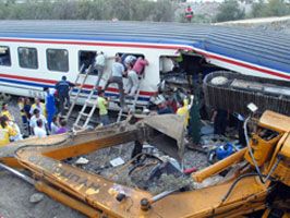 AYVALı - Bilecik’te tren kazası 6 ölü 17 yaralı