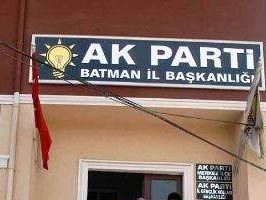 AK Parti Batman İl Başkanlığı'ndan demokratik açılıma Kürtçe pankartlı destek