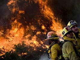 Orman yangını Los Angeles'ı tehdit ediyor