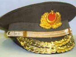 Polisten kaçmak için asker şapkası kullanan hırsız yakalandı