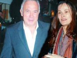 ANNA DEMIR - Yengesinden çocuğu oldu!