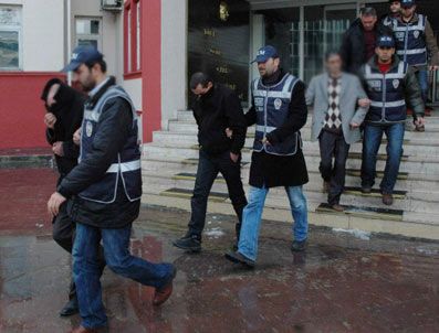 Sigara kaçakçılığında 5'i memur 28 gözaltı